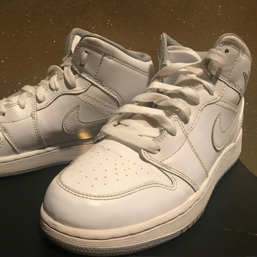 Air Jordan All White Retro Mid Y5 Nike